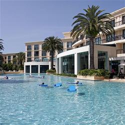 vnvn-web-design-luxury-hotel-swimming-pool