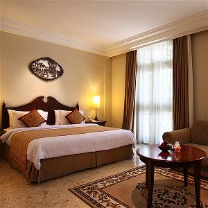 vnvn-web-design-luxury-hotel-honeymoon-room